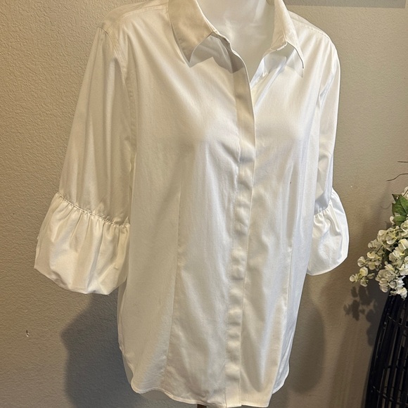 Chico's Classic White Button Down Shirt size 1 - Picture 2 of 10